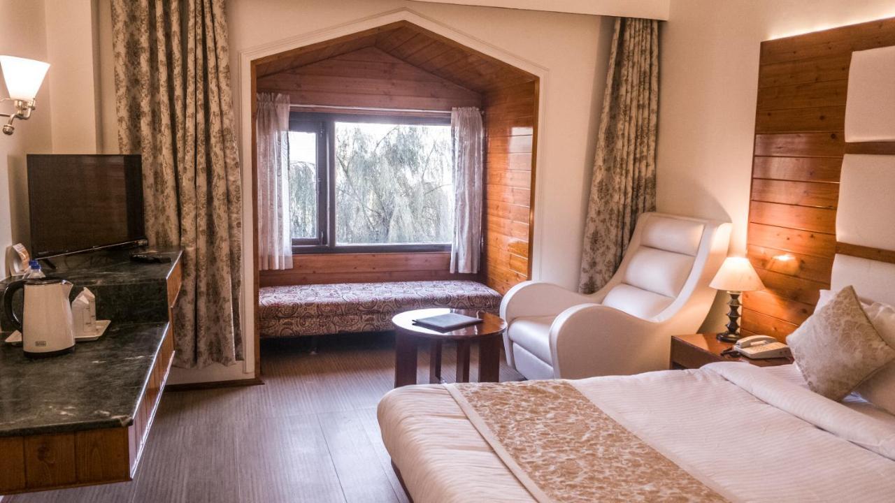 Royal Jardin Whistling Pines Resort Shimla Exterior photo